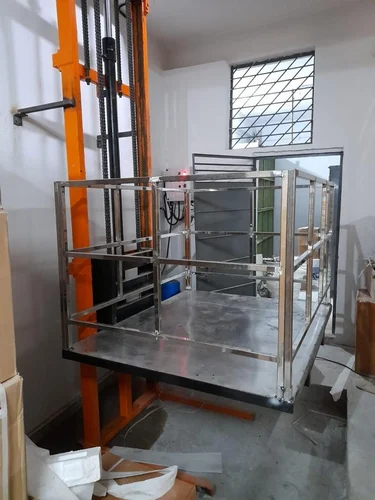 Hydraulic Goods Lift by RV Equipments