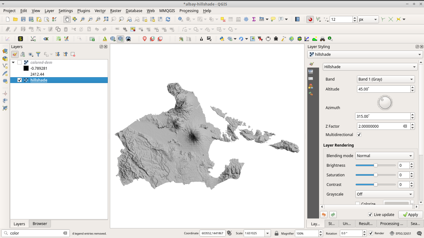 Capture d'écran QGIS montrant le panneau de style avec un rendu ombrage, azimut 315 degrés et altitude 45 degrés