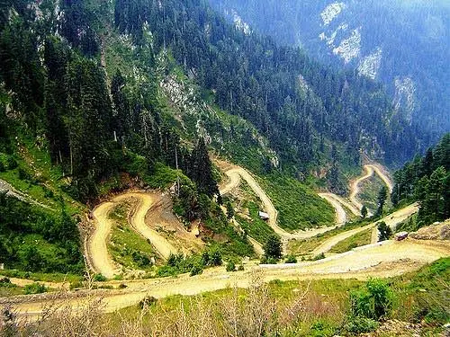 Reshian Gali — zigzag mountain road, gateway to Leepa Valley
